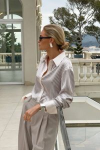 Kada je riječ o modi, detalji čine razliku, a pravilno usklađeni nakit može podići svaki outfit na višu razinu elegancije i stila. Bez obzira jeste li odabrali casual ili formalan look, pravilno usklađivanje nakita s odjećom može biti ključan faktor u postizanju bezvremenskog stila.