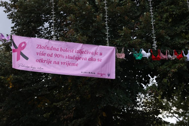 Emotivna postavka na Vilsonovom šetalištu – simbol podrške