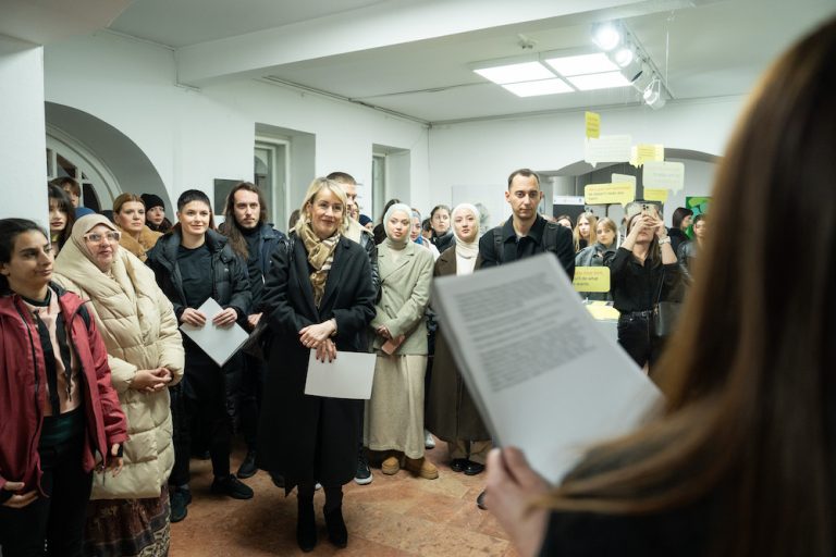 U Galeriji Muzeja književnosti i pozorišne umjetnosti BiH otvorena izložba „Progovorimo”