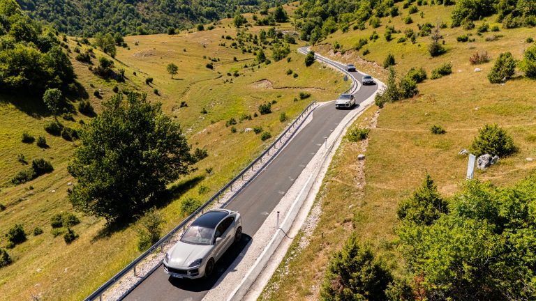 SUV Performance Road Show: Porsche Sarajevo redefiniše luksuznu vožnju kroz prirodne ljepote BiH