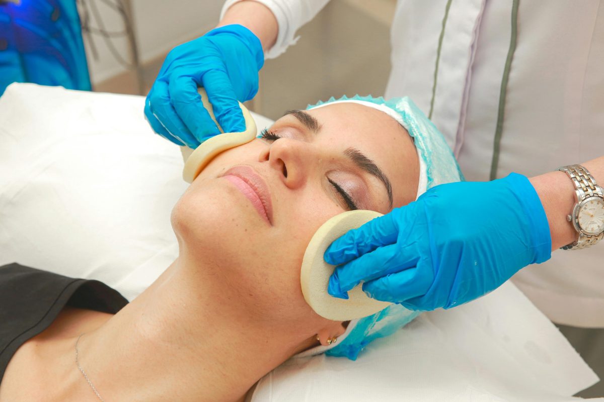 kozmetičarka savjetuje