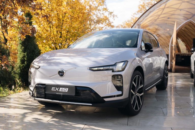 Volvo EX60: Nova era električne mobilnosti
